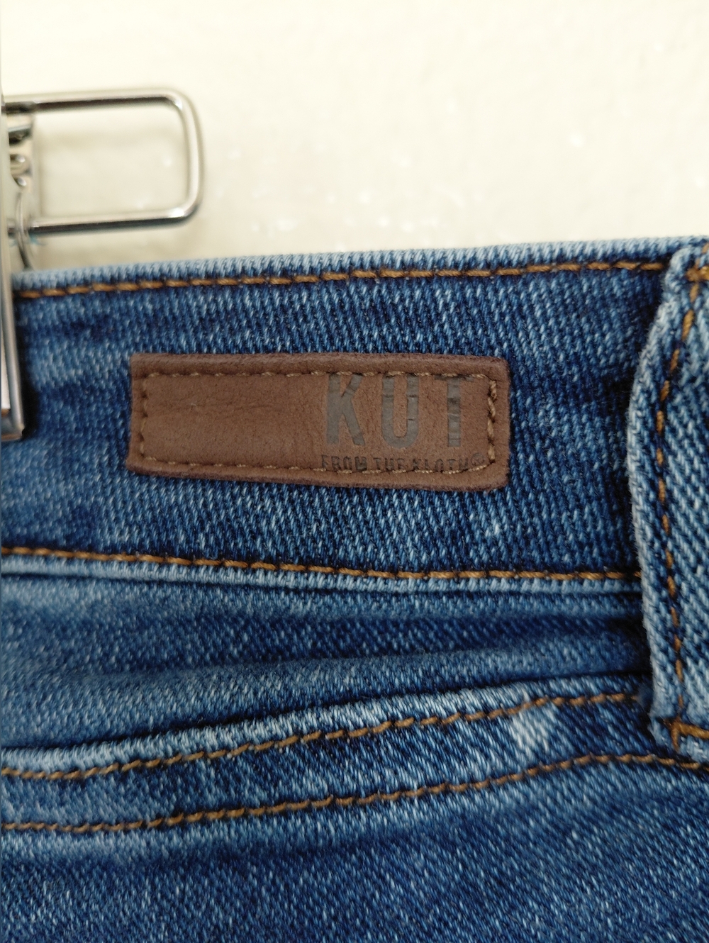 kut From The Kloth- Women's 20W Blue Denim Boyfriend Short. Stretch - Picture 3 of 10
